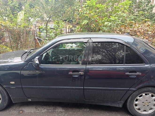 Mercedes C 200 2000, 267,000 km - 2.0 l - Şəki