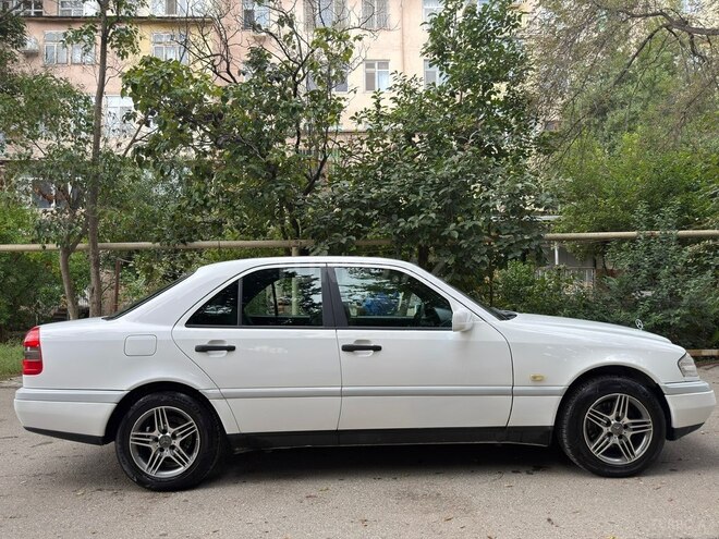 Mercedes C 200 1996, 262,473 km - 2.0 l - Bakı