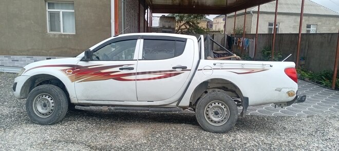 Mitsubishi L200 2011, 480,000 km - 2.5 l - Bakı