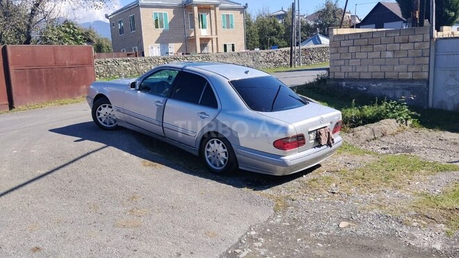 Mercedes E 220 2000, 511,086 km - 2.2 л - Balakən