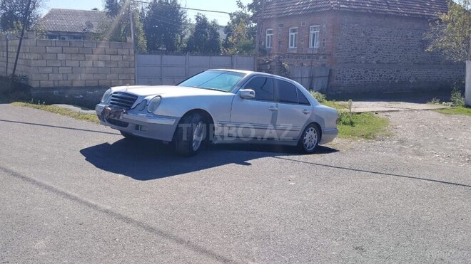 Mercedes E 220 2000, 511,086 km - 2.2 л - Balakən