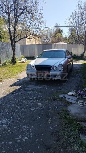 Mercedes E 220 2000, 511,086 km - 2.2 л - Balakən