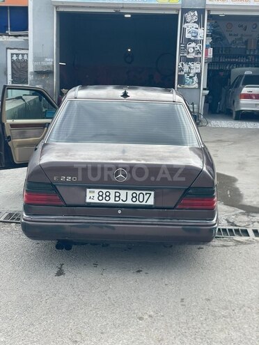 Mercedes E 220 1993, 214,588 km - 2.2 л - Bakı