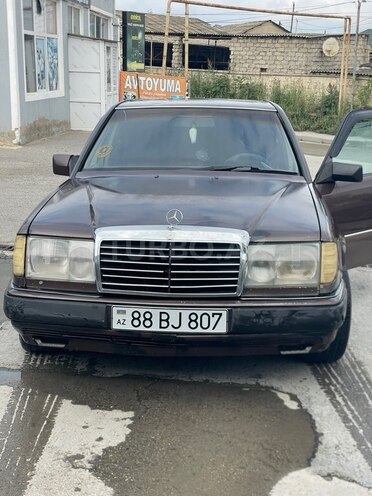 Mercedes E 220 1993, 214,588 km - 2.2 л - Bakı