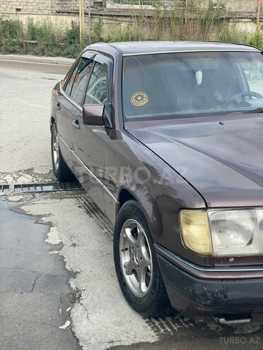 Mercedes E 220 1993, 214,588 km - 2.2 л - Bakı