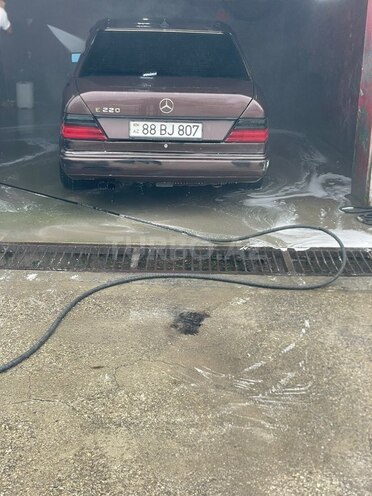 Mercedes E 220 1993, 214,588 km - 2.2 л - Bakı