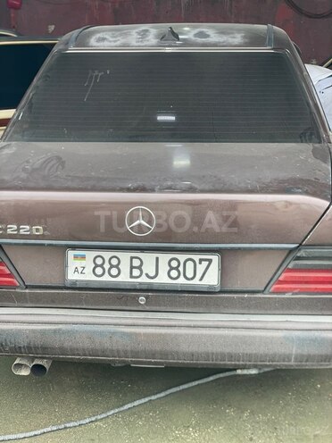 Mercedes E 220 1993, 214,588 km - 2.2 л - Bakı
