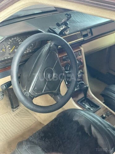 Mercedes E 220 1993, 214,588 km - 2.2 л - Bakı