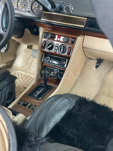Mercedes E 220 1993, 214,588 km - 2.2 л - Bakı