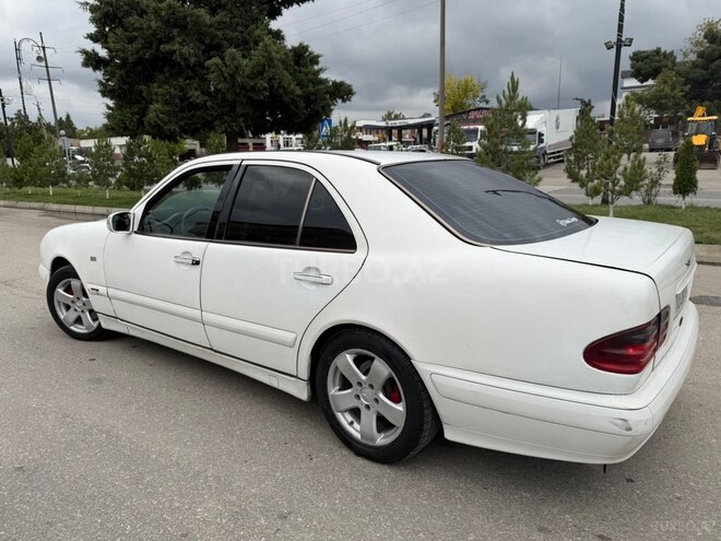 Mercedes E 220 1995, 500,000 km - 2.2 l - Quba