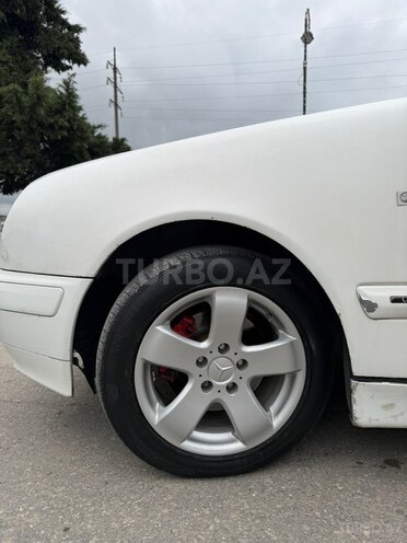 Mercedes E 220 1995, 500,000 km - 2.2 l - Quba