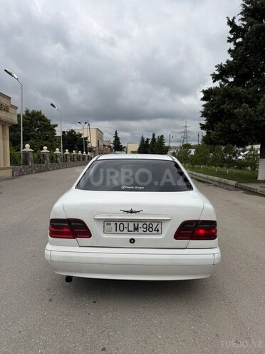 Mercedes E 220 1995, 500,000 km - 2.2 l - Quba