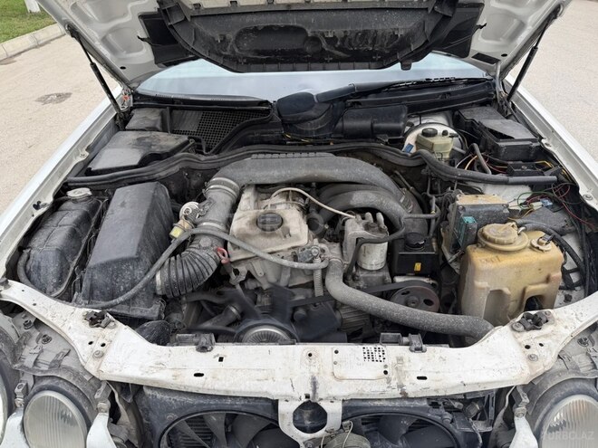 Mercedes E 220 1995, 500,000 km - 2.2 l - Quba