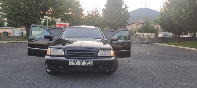 Mercedes C 230 2000, 418,429 km - 2.3 л - Zaqatala
