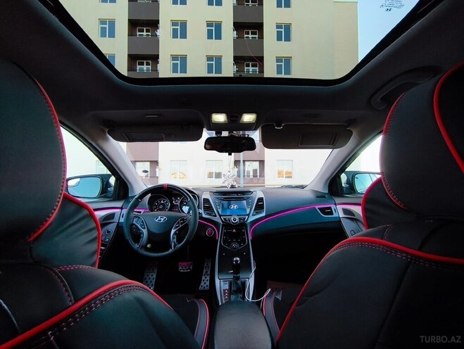 Hyundai Elantra 2015, 273,588 km - 1.8 l - Şirvan