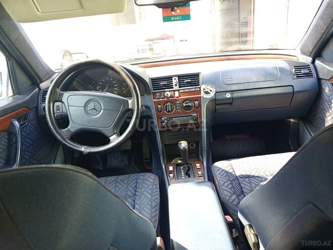 Mercedes C 250 1995, 880,000 km - 2.5 л - Beyləqan