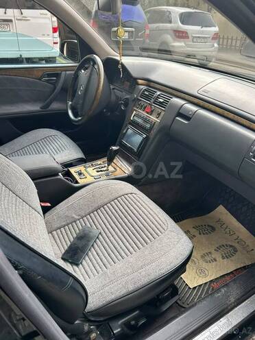 Mercedes E 240 2001, 450,000 km - 2.4 l - Bakı