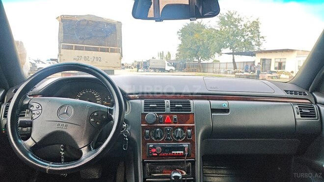 Mercedes E 220 2000, 394,425 km - 2.2 l - Xaçmaz