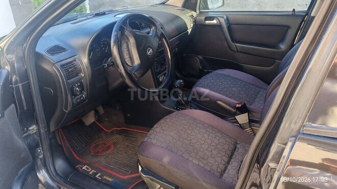 Opel Astra 2000, 220,000 km - 1.6 l - Qax