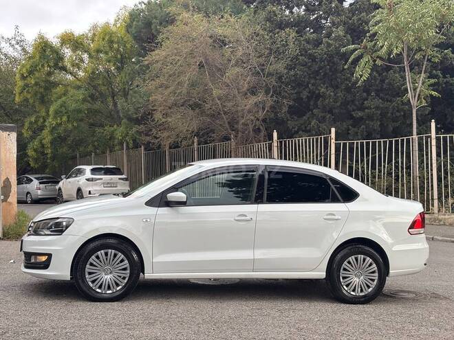 Volkswagen Polo 2018, 141,300 km - 1.6 л - Bakı