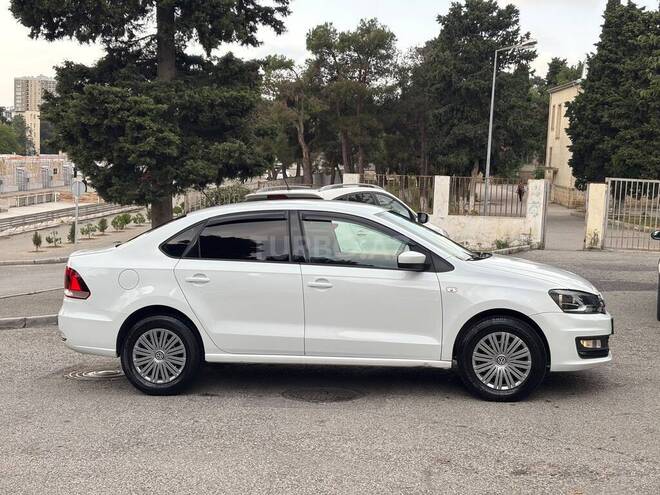 Volkswagen Polo 2018, 141,300 km - 1.6 л - Bakı
