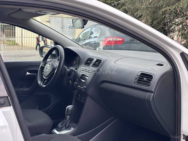 Volkswagen Polo 2018, 141,300 km - 1.6 л - Bakı