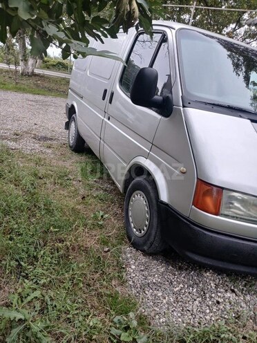 Ford Transit 1998, 540,345 km - 2.5 l - Quba