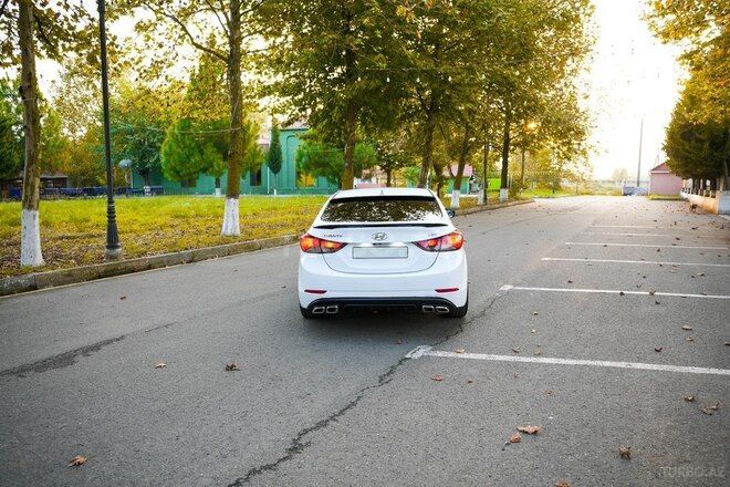 Hyundai Avante 2015, 212,000 km - 1.6 l - Masallı