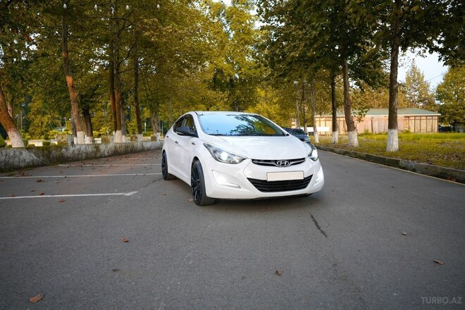Hyundai Avante 2015, 212,000 km - 1.6 l - Masallı