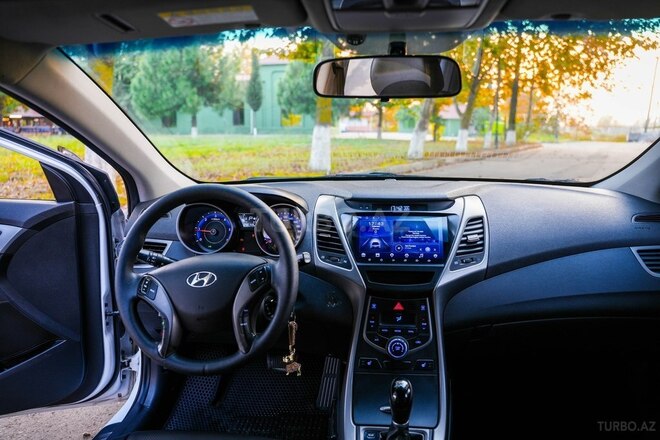 Hyundai Avante 2015, 212,000 km - 1.6 l - Masallı