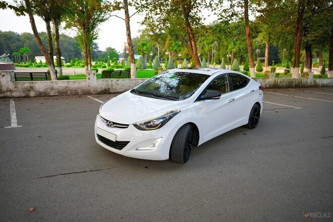 Hyundai Avante 2015, 212,000 km - 1.6 l - Masallı