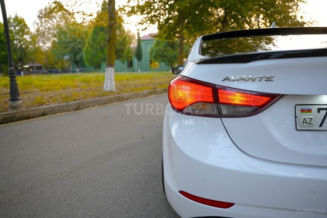Hyundai Avante 2015, 212,000 km - 1.6 l - Masallı