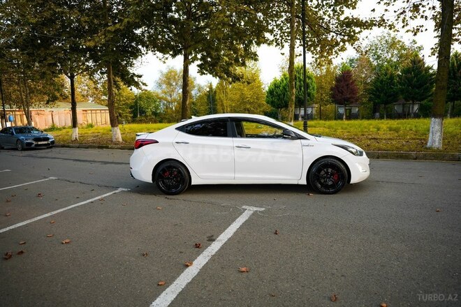 Hyundai Avante 2015, 212,000 km - 1.6 l - Masallı