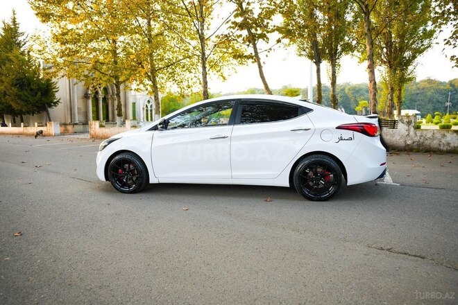 Hyundai Avante 2015, 212,000 km - 1.6 l - Masallı