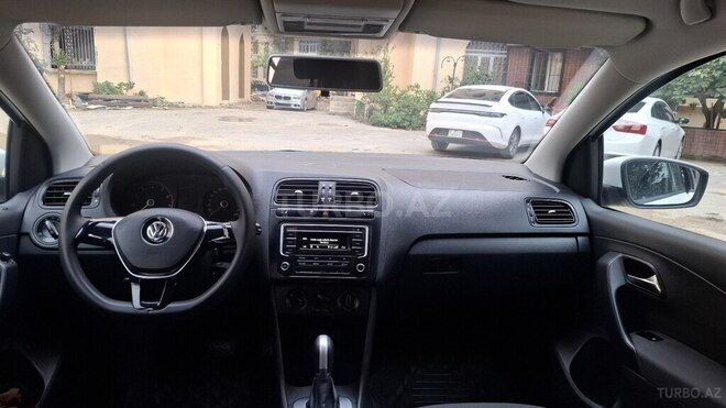 Volkswagen Polo 2018, 243,000 km - 1.6 l - Bakı