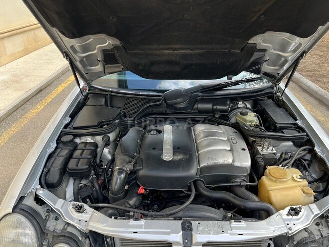 Mercedes E 200 1999, 445,454 km - 2.2 l - Biləsuvar