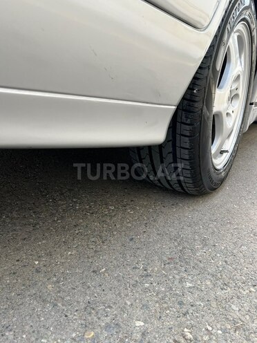 Mercedes E 200 1999, 445,454 km - 2.2 l - Biləsuvar