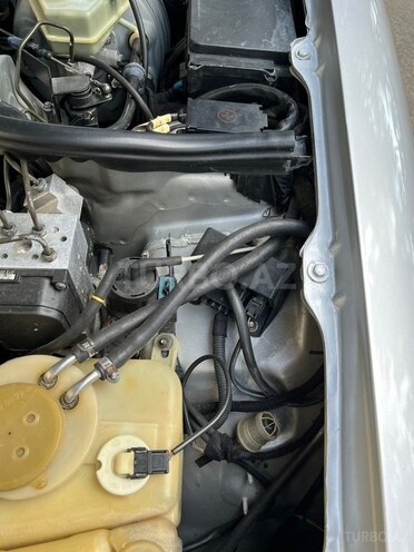 Mercedes E 200 1999, 445,454 km - 2.2 l - Biləsuvar
