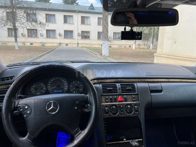 Mercedes E 200 1999, 445,454 km - 2.2 l - Biləsuvar