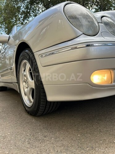 Mercedes E 200 1999, 445,454 km - 2.2 l - Biləsuvar