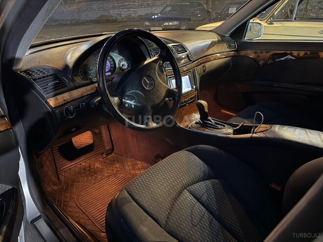Mercedes E 240 2002, 398,000 km - 2.6 l - Qazax