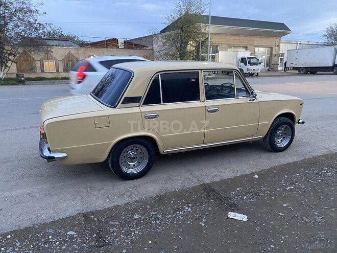 LADA (VAZ) 21011 1978, 486,645 km - 1.3 l - Salyan