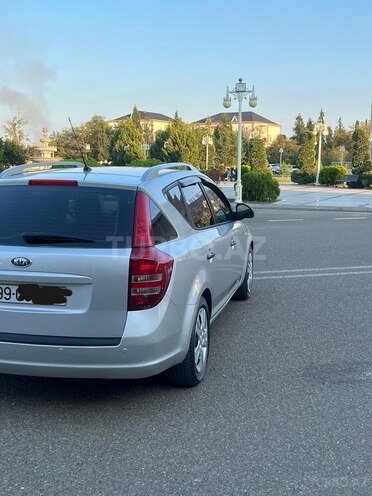 Kia  2008, 280,000 km - 1.4 l - Ucar