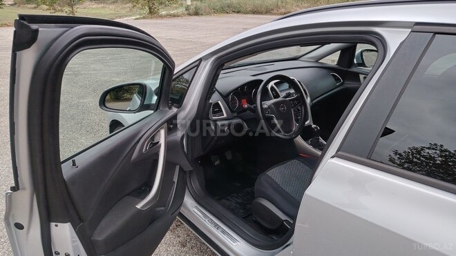 Opel Astra 2011, 238,000 km - 1.4 л - Qusar