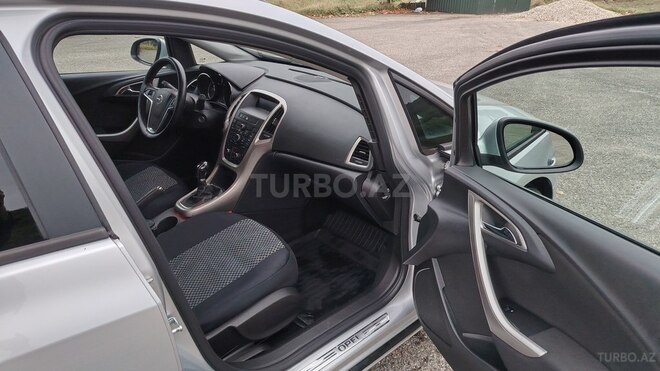 Opel Astra 2011, 238,000 km - 1.4 л - Qusar