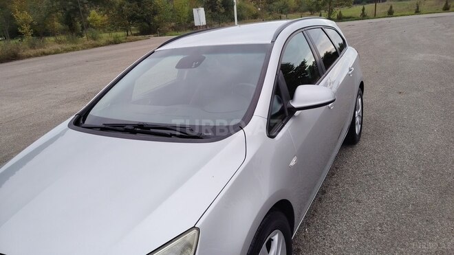 Opel Astra 2011, 238,000 km - 1.4 л - Qusar