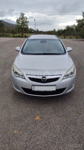Opel Astra 2011, 238,000 km - 1.4 л - Qusar