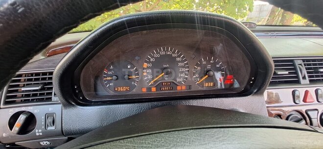 Mercedes C 280 1996, 270,517 km - 2.8 l - Yevlax