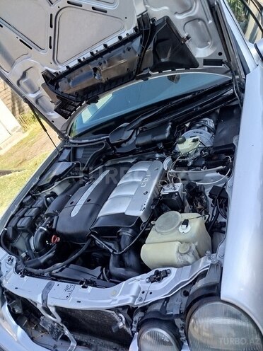 Mercedes E 220 2001, 500,000 km - 2.2 l - Qax