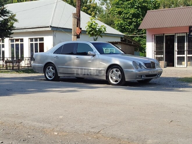 Mercedes E 220 2001, 500,000 km - 2.2 l - Qax